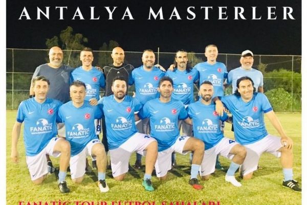 Erhan Albayrak, Antalya’da kupa kaldırdı