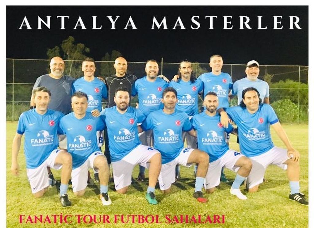 Erhan Albayrak, Antalya’da kupa kaldırdı