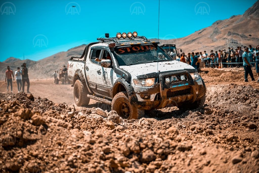 Kahramanmaraş’ın Elbistan ilçesinde düzenlenen off-road organizasyonu, heyecanlı anlara sahne oldu.