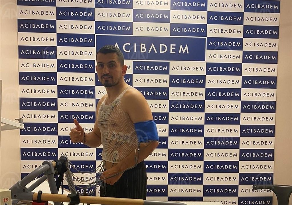 Büyükşehir Belediye Erzurumspor, Emrah Başsan ile sözleşme yeniledi