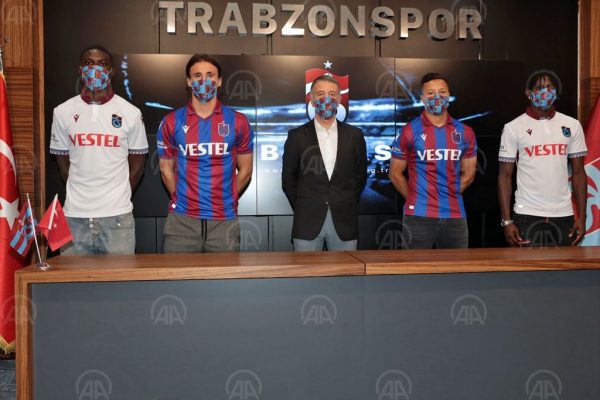 Trabzonspor’da toplu imza töreni
