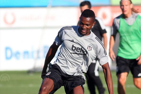 Mensah, Beşiktaş’la ilk antrenmanına çıktı