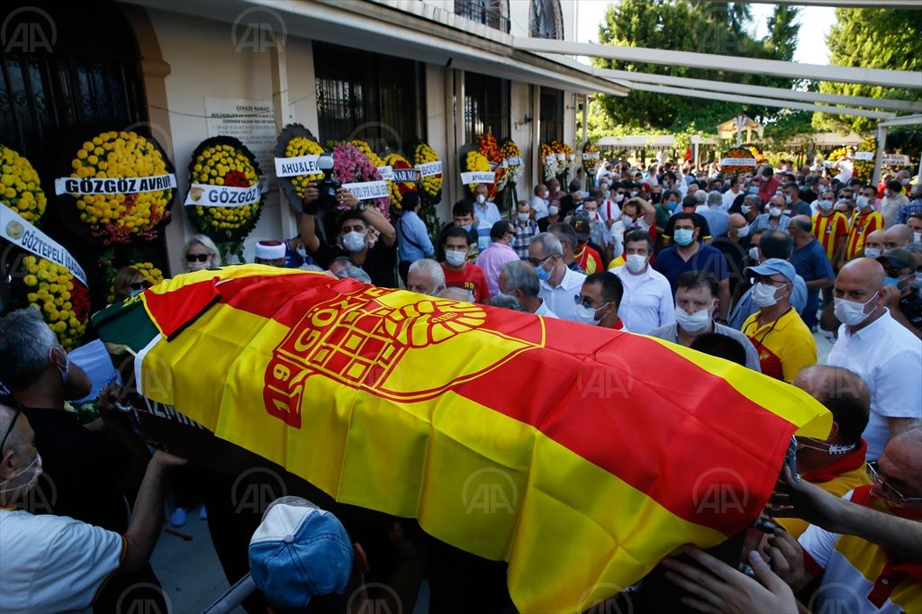 Göztepe’nin eski futbolcularından Halil Kiraz’ın cenazesi toprağa verildi