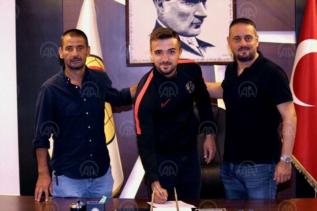 Eskişehirspor, kaleci Melih Ağa ile sözleşme yeniledi