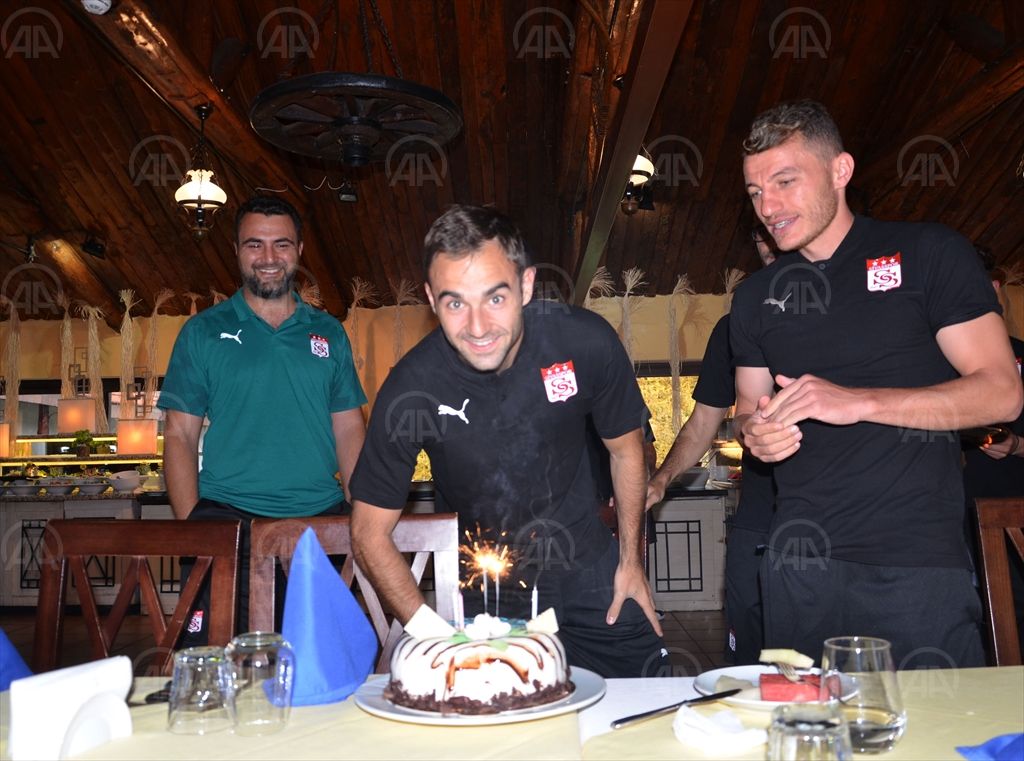 Sivasspor’da yeni transfer Jorge Felix’e sürpriz doğum günü kutlaması