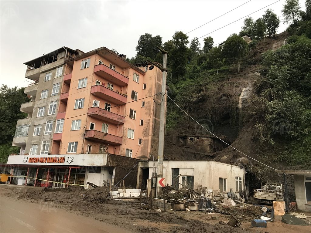 Rize’deki şiddetli yağış