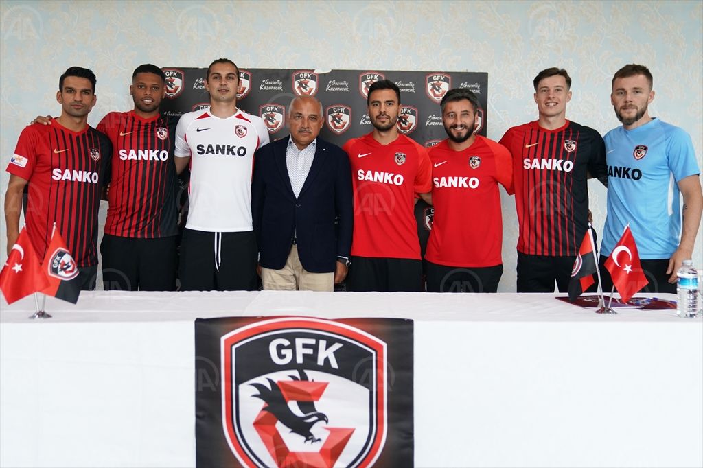 Gaziantep FK’den transferlerine imza töreni