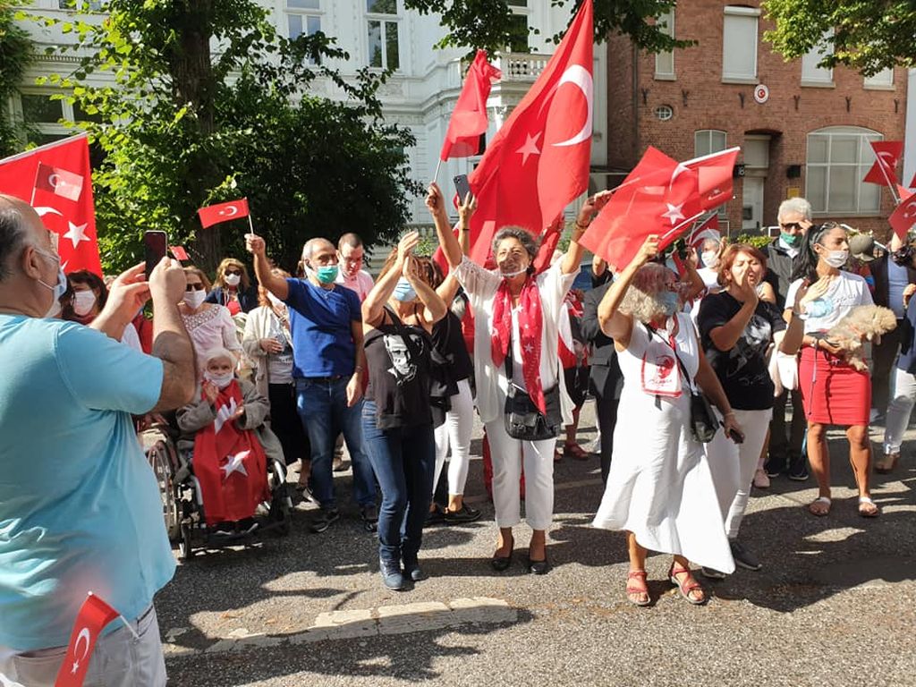 HAMBURG’DA ÇOŞKULU 30 AĞUSTOS KUTLAMASI!!!