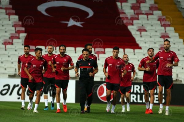 A Milli Futbol Takımı’nda Mert Hakan Yandaş aday kadrodan çıkarıldı