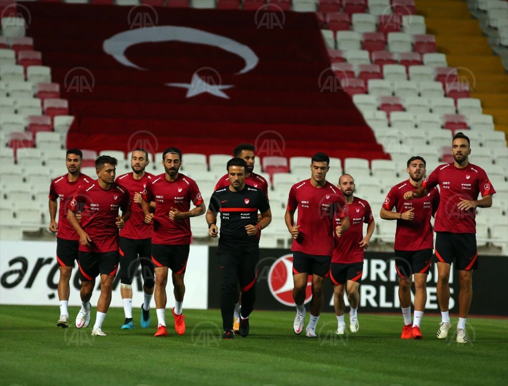 A Milli Futbol Takımı’nda Mert Hakan Yandaş aday kadrodan çıkarıldı
