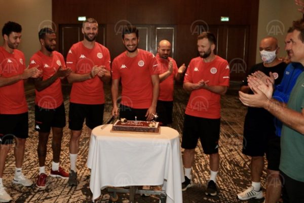 Antalyaspor’da Nuri Şahin’e doğum günü kutlaması