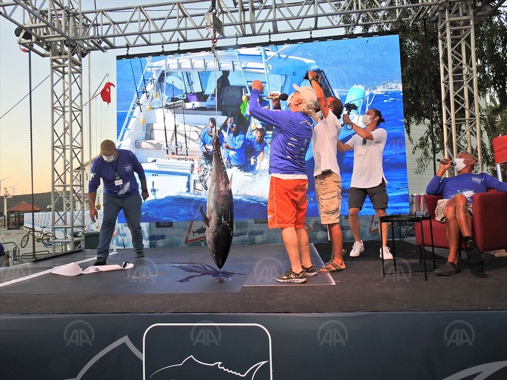İzmir’de açık deniz balıkçılık turnuvası başladı