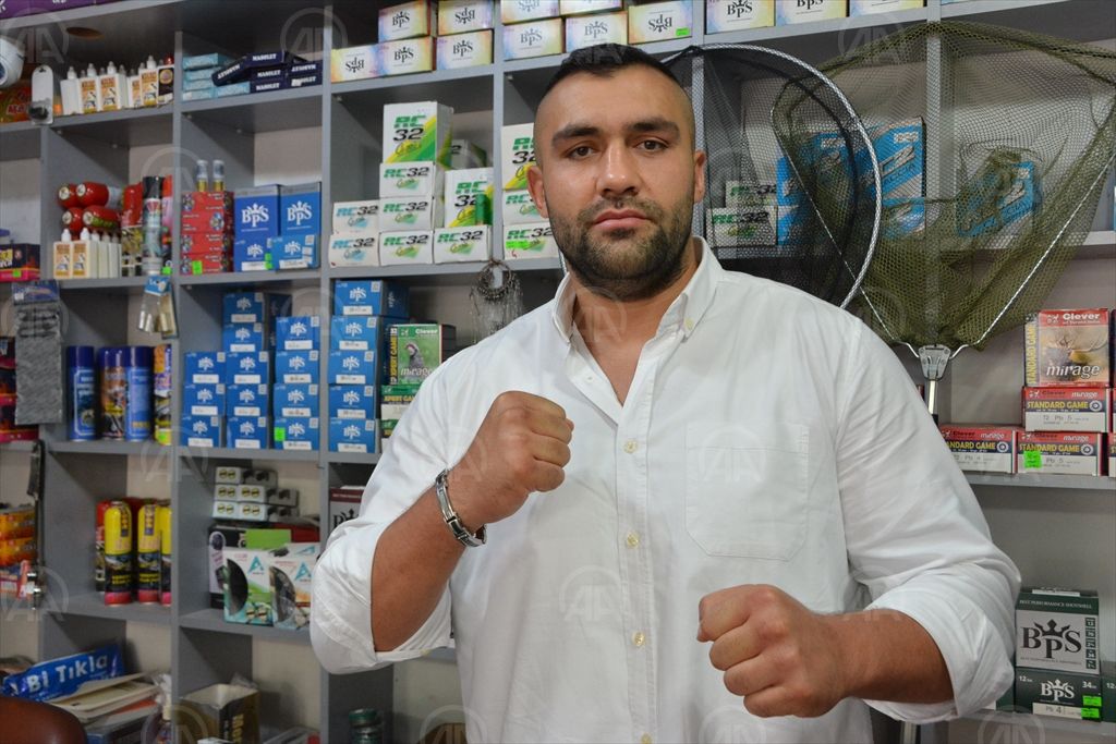 Boksör Ali Eren Demirezen’in hedefi dünya şampiyonluğu