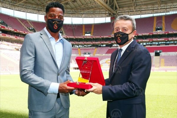 “Galatasaray’da Yılın Sporcusu” ödülünü Ryan Donk kazandı