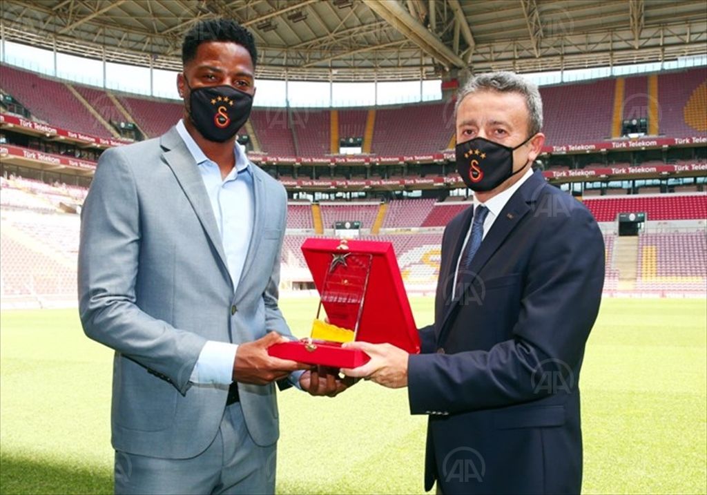 “Galatasaray’da Yılın Sporcusu” ödülünü Ryan Donk kazandı