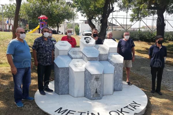 “Taçsız Kral” Metin Oktay, İzmir’de anıldı