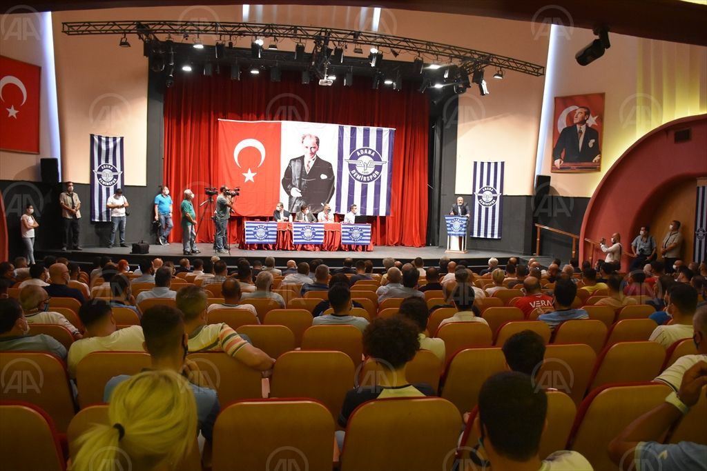 Adana Demirspor’un olağanüstü genel kurulunda Murat Sancak, kulüp başkanlığına yeniden seçildi
