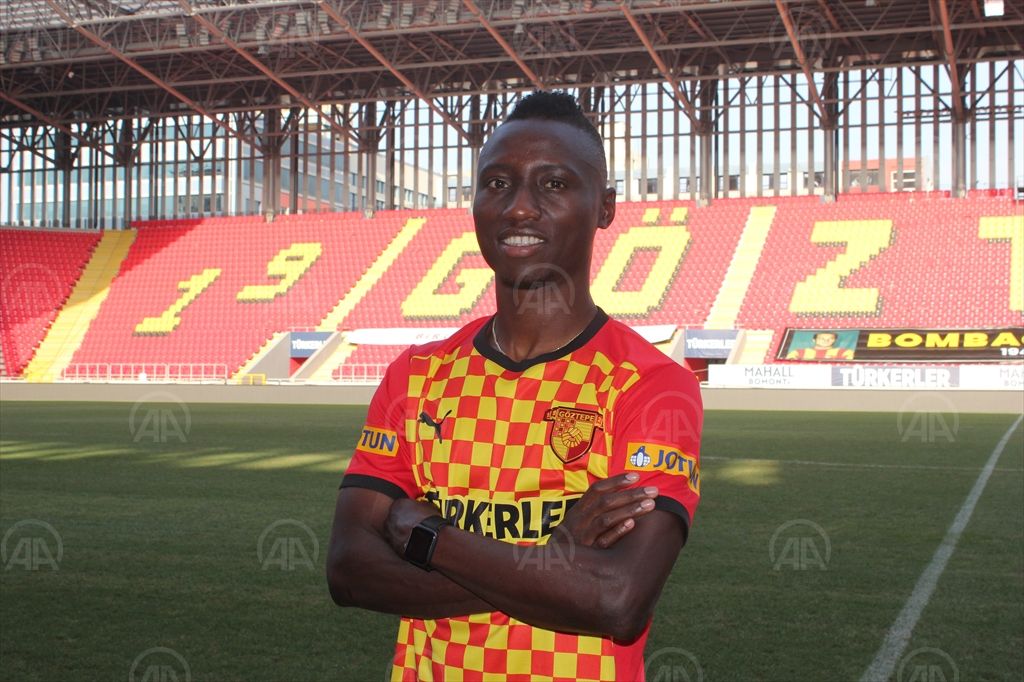 Göztepe, Obinna Nwobodo’yu transfer etti