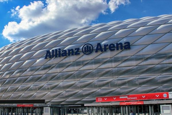 Bundesliga’da Bayern Münih-Schalke 04 maçı seyircisiz oynanacak