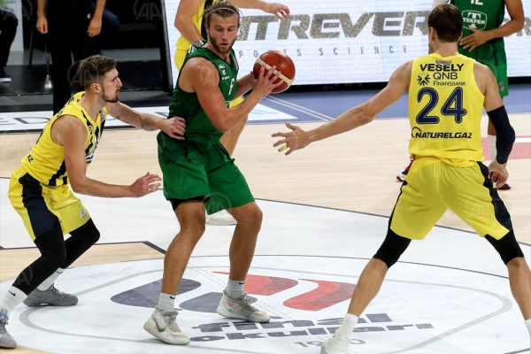 Fenerbahçe Beko, turnuvayı şampiyon tamamladı