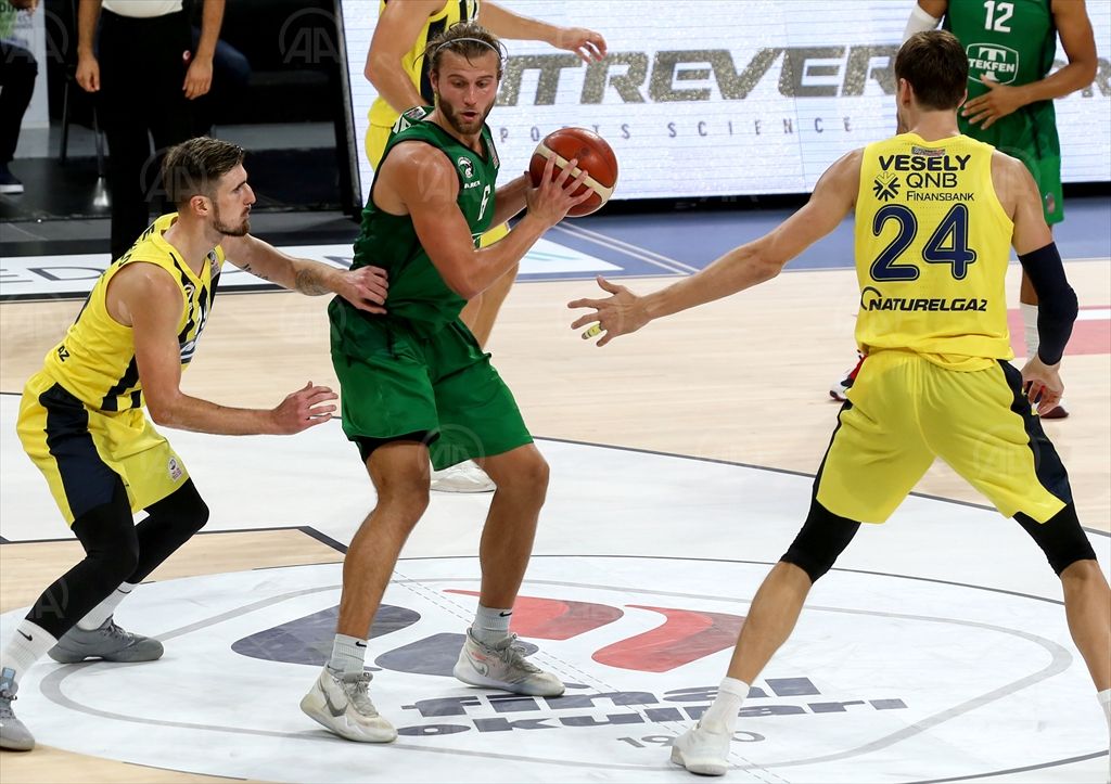 Fenerbahçe Beko, turnuvayı şampiyon tamamladı