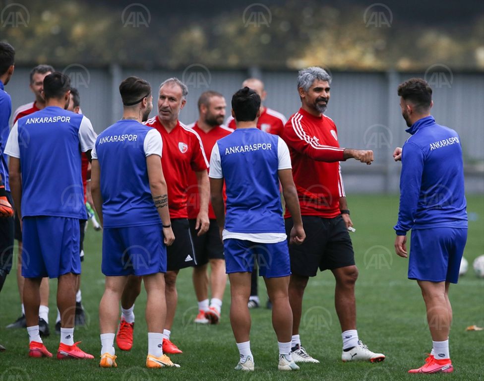 Ankaraspor, İsmet Taşdemir yönetiminde ilk antrenmanını yaptı