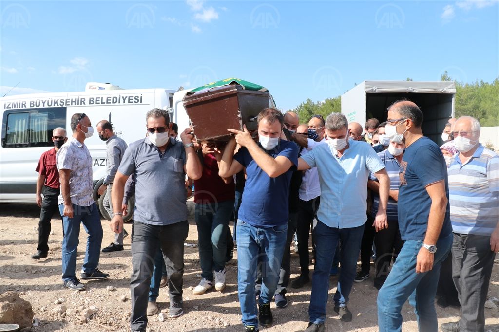 İzmir’de trafik kazasında yaşamını yitiren kadın bisikletçi toprağa verildi