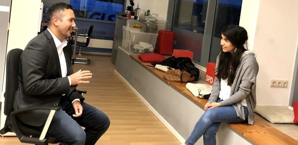 Barış’la simit ve çay eşliğinde sohbet
