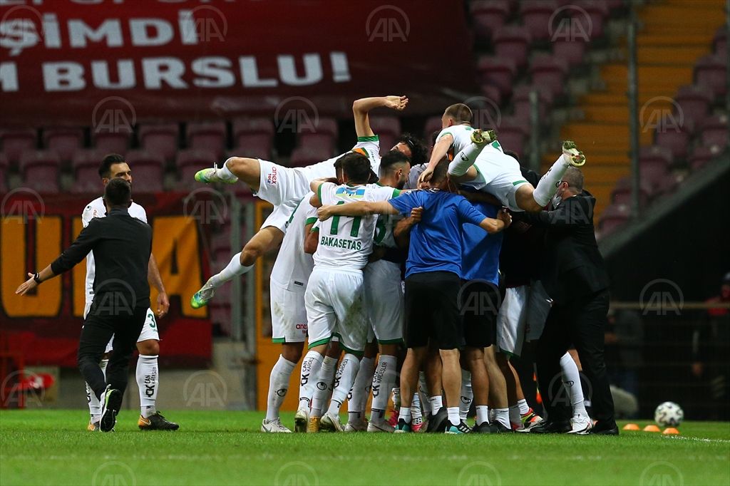 Galatasaray, Alanyaspor karşısında uzatmada yıkıldı
