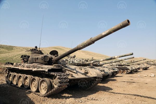 Azerbaycan’ın Ermenistan ordusundan ele geçirdiği askeri araçları görüntüledi
