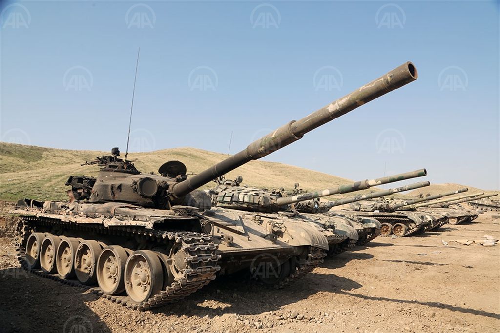 Azerbaycan’ın Ermenistan ordusundan ele geçirdiği askeri araçları görüntüledi