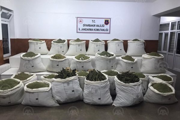 Diyarbakır’da 877 kilogram esrar ele geçirildi