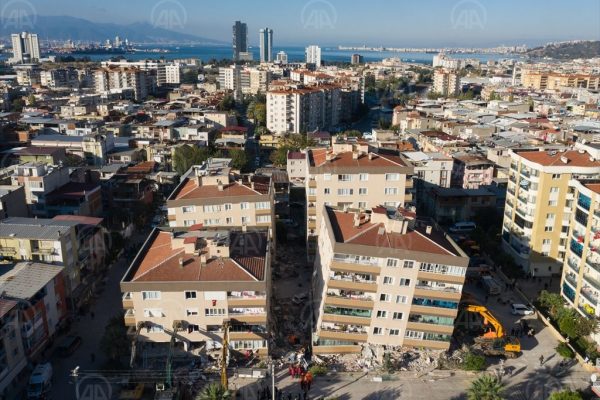 İzmir’de deprem