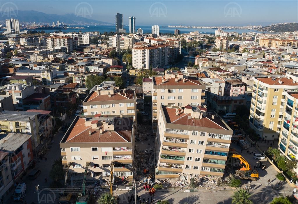 İzmir’de deprem