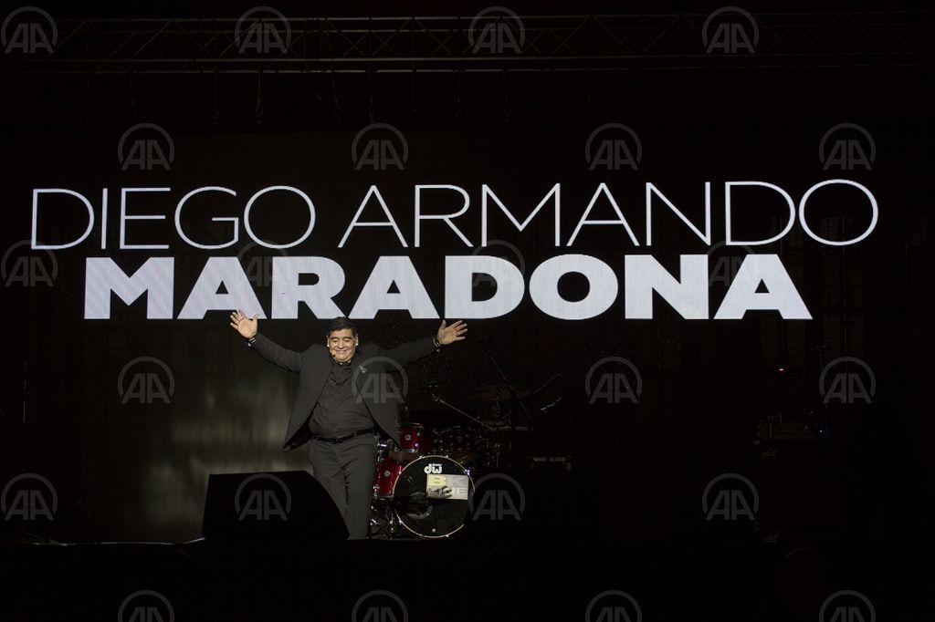 Arjantinli efsane futbolcu Maradona hayatını kaybetti