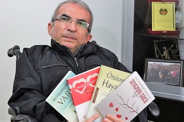 Fiziksel engeline rağmen hayata tutunmayı başaran; Malatyalı  aktivist ve yazar Ali Haydar Koyun