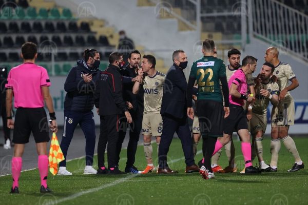 Fenerbahçe, Denizli’de iki horoz kesti