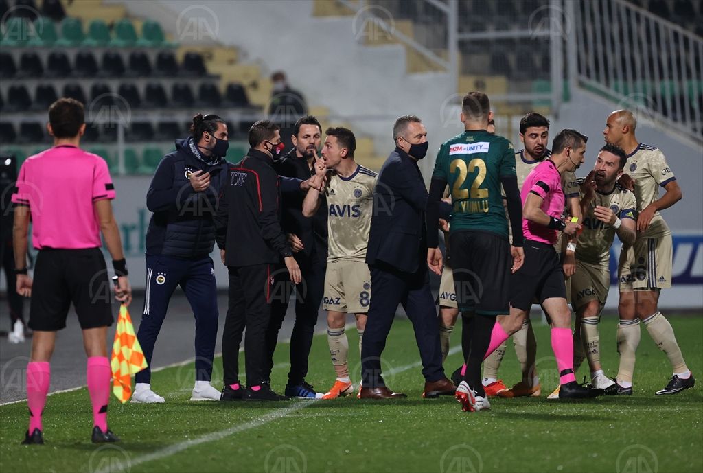 Fenerbahçe, Denizli’de iki horoz kesti
