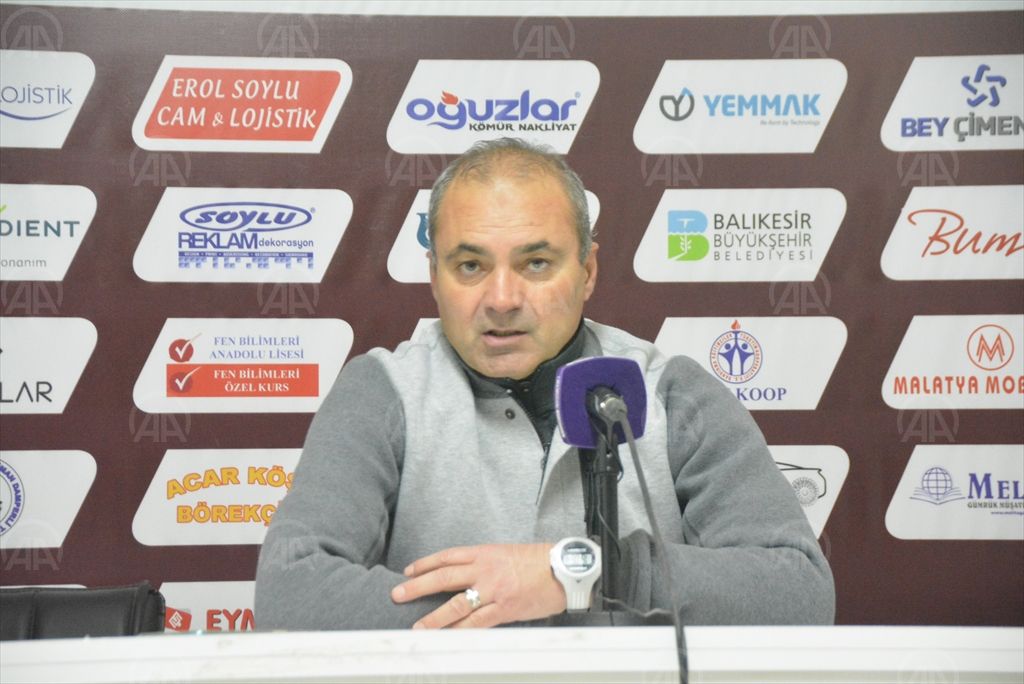 Royal Hastanesi Bandırmaspor Teknik Direktörü Erkan Sözeri: “Ligin ikinci yarısında çok farklı bir Bandırmaspor, çok iyi konsantre olmuş bir takım olacağız”