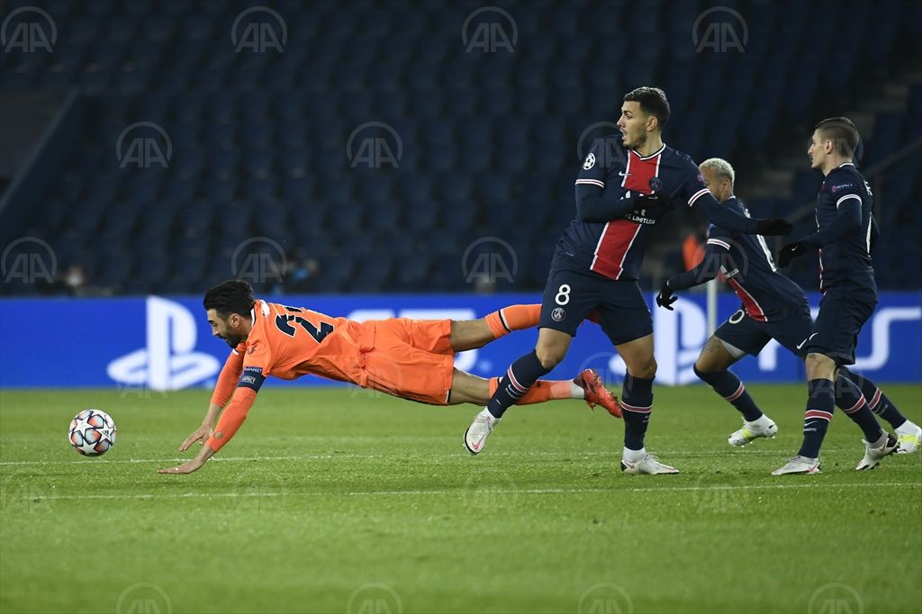 Medipol Başakşehir, PSG maçında dördüncü hakemin ırkçı söylemi nedeniyle sahadan çekildi