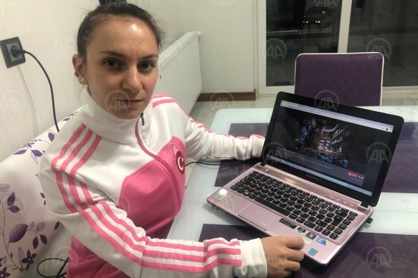 Dünya şampiyonu milli halterci Şaziye Erdoğan, AA’nın “Yılın Fotoğrafları” oylamasına katıldı