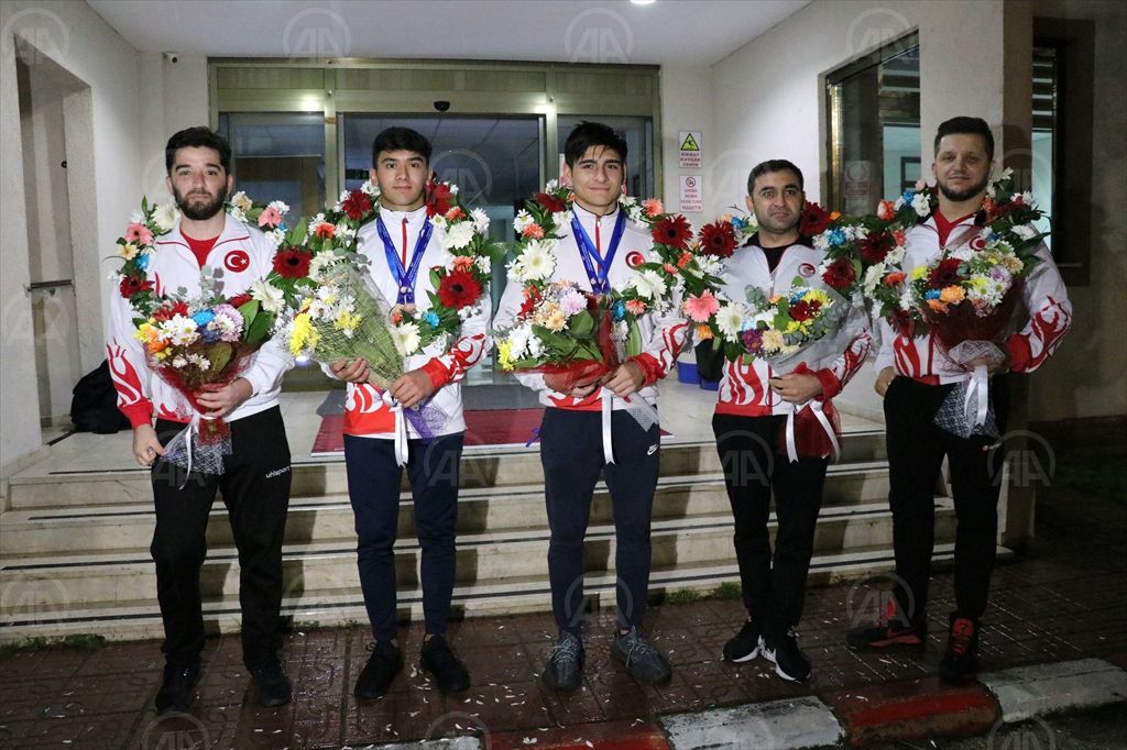 Avrupa Artistik Cimnastik Şampiyonası’nda madalya kazanan milli sporcular Bolu’ya döndü