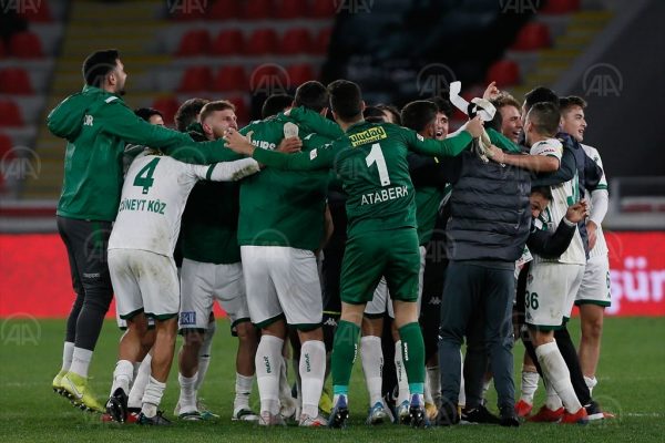5-4’lük süper maç. Bursaspor son 16 turuna yükseldi