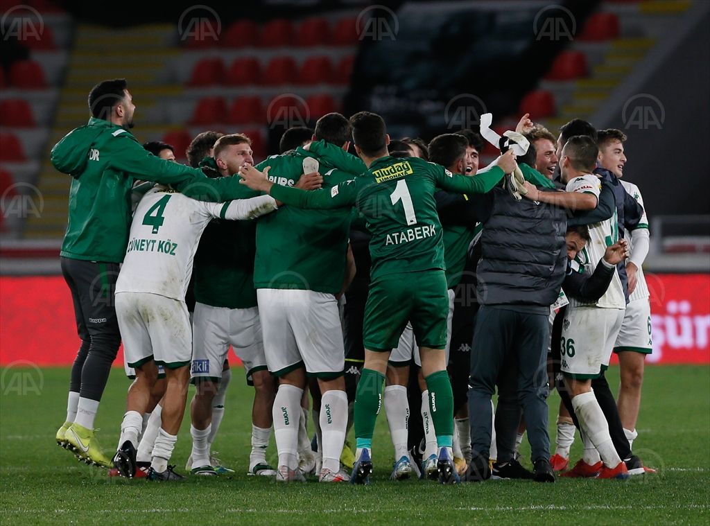 5-4’lük süper maç. Bursaspor son 16 turuna yükseldi