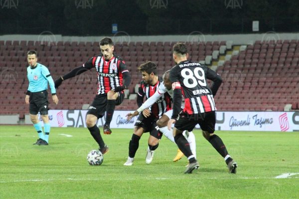 Aydeniz Et Balıkesirspor: 1- Yılport Samsunspor: 3