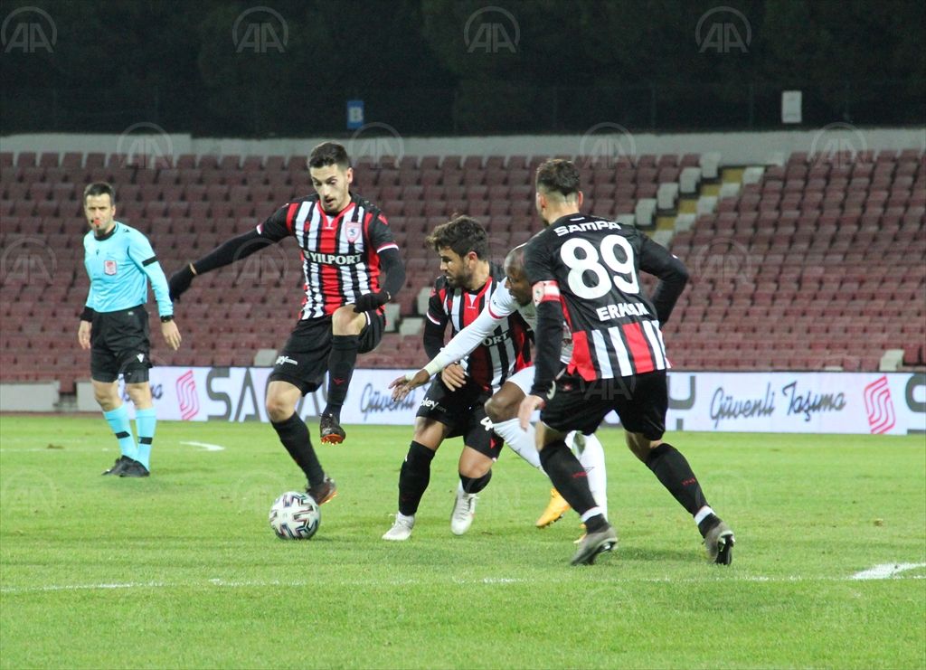 Aydeniz Et Balıkesirspor: 1- Yılport Samsunspor: 3
