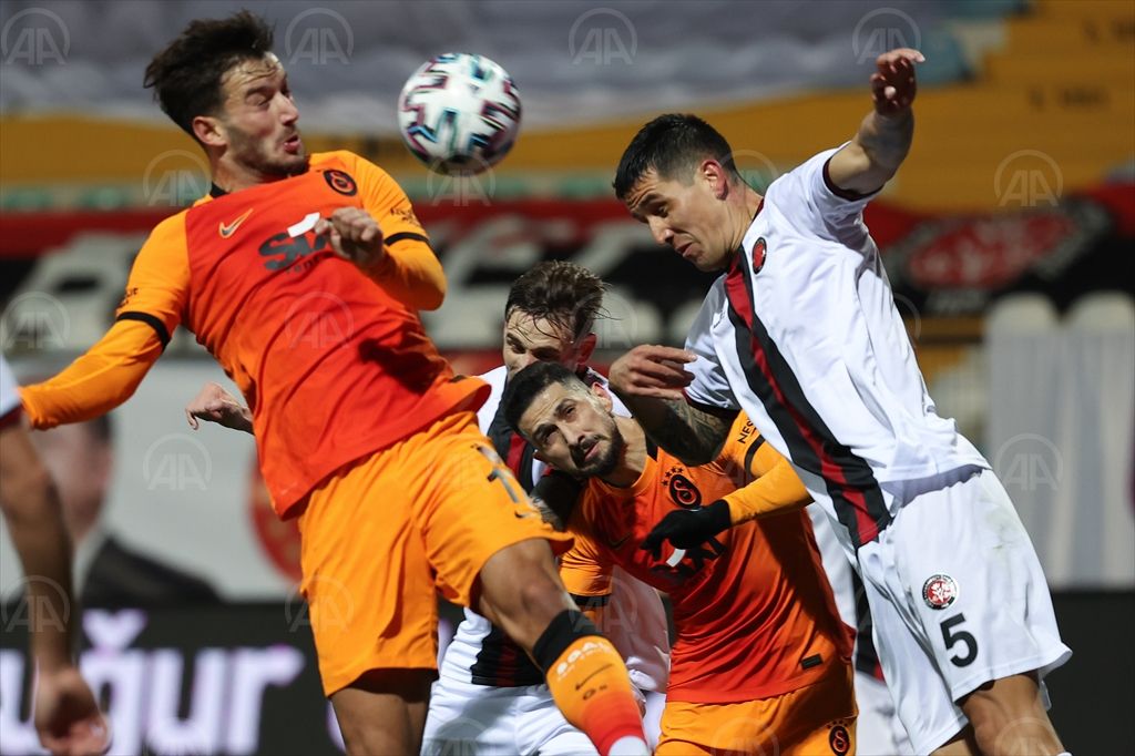 Karagümrük 90+11″de  Galatasaray’ı 2-1 yendi