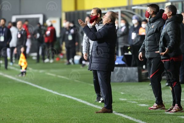 Fatih Terim’in 5 maç men cezası 4 karşılaşmaya düşürüldü