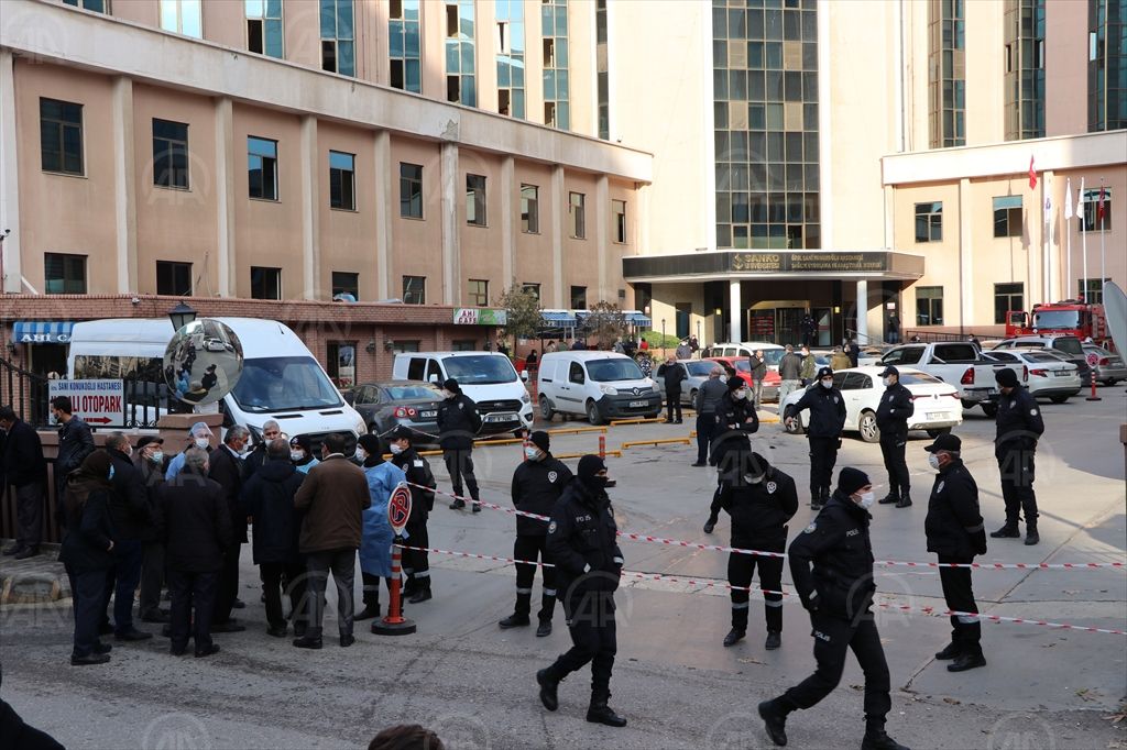 Gaziantep’te hastanenin yoğun bakım ünitesinde çıkan yangında 8 kişi hayatını kaybetti