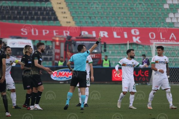 Lider Alanyaspor, son sıradaki Denizlispor’a yenildi